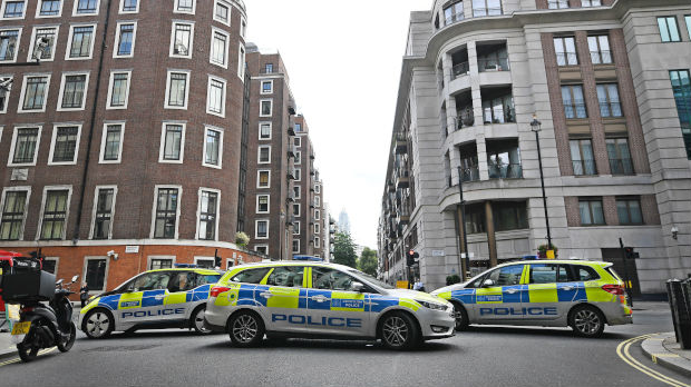 Okončana drama u Londonu, policija uklonila sumnjiv paket