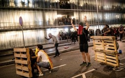 
					Okršaji policije i demonstranata kod aerodroma u Barseloni 
					
									