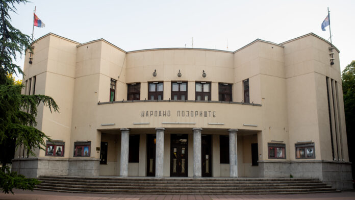 Oktobar u niškom Pozorištu znaku „Teatra na raskršću“, koncert Nenada Vasilića za kraj meseca