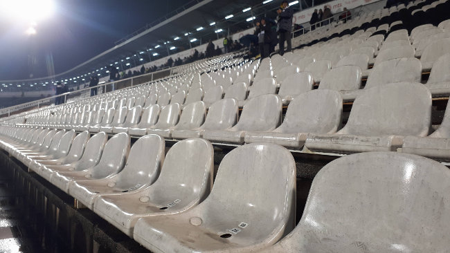 Okupljaju se Grobari, ove stolice neće biti prazne? (foto)