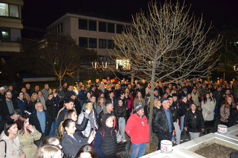 Okupljanje građana povodom godišnjice tragedije na novosadskoj železničkoj stanici