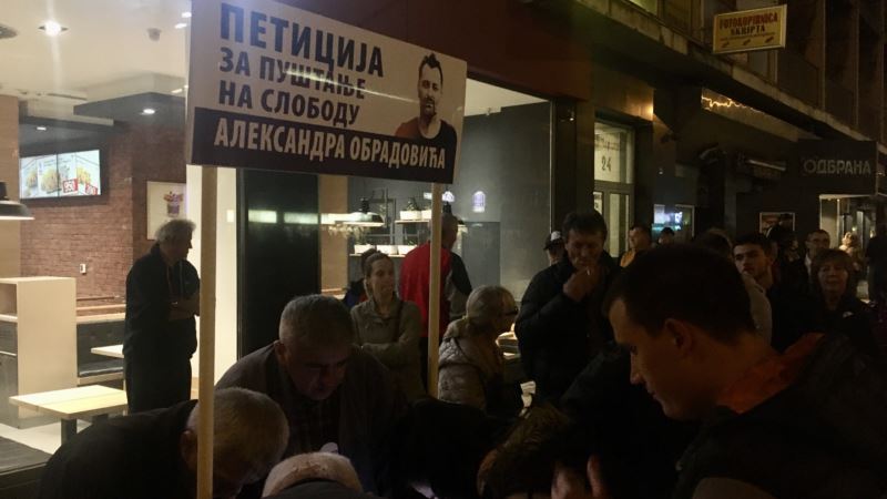 Protest ‘1 od 5 miliona’: Pitanja za Vučića na vratima RTS-a