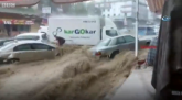 Oluja harala Ankarom, voda nosila sve pred sobom VIDEO