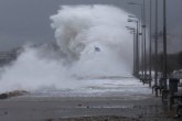 Oluja na Krfu, spašeno 10 turista nasukanih na plaži