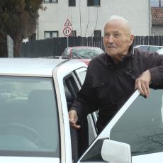 On je NAJSTARIJI VOZAČ U SRBIJI: Tikomir ima 93 godine, ali i dalje ne gasi svoj mercedes (FOTO)