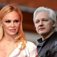 On je nevin i ima nefer tretman: Pamela Anderson otkriva šta je zatekla u zatvoru u kom se nalazi Asanž