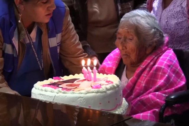 Ona je najstarija žena na svetu, i upravo je proslavila... VIDEO