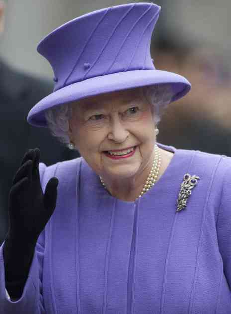 Ona ne prati modne trendove, već ima samo svoje: Tajni plan odevanja kraljice Elizabete II (FOTO)