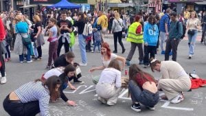 ‘Onlajn nije rešenje’: 16 minuta tišine i blokada raskrsnice za početak protesta srednjoškolaca u Novom Sadu