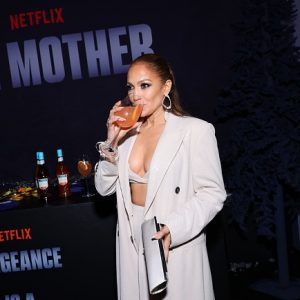 Opal francuski manikir: Jennifer Lopez dominira sa blistavim noktima