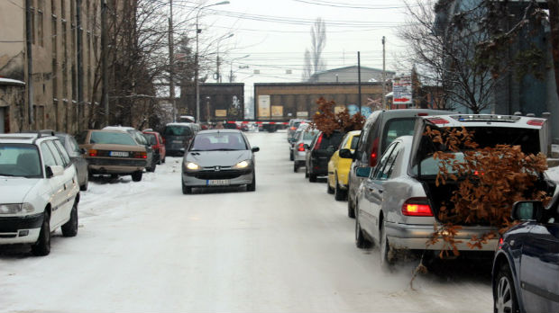 Opasnost na putevima zbog leda i snežnih nanosa