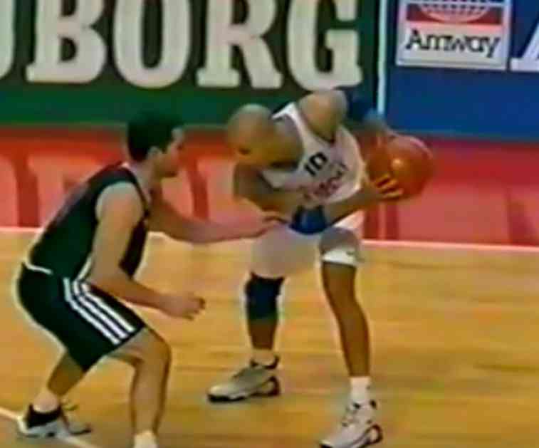 Operisao je koleno i posle tri nedelje zaigrao za reprezentaciju na Mundobasketu: Patriotska lekcija Saše Đorđevića (VIDEO)