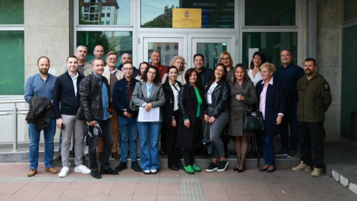 Opozicija inicijativom traži platu, staž i status negovatelja za roditelje dece sa smetnjama u razvoju