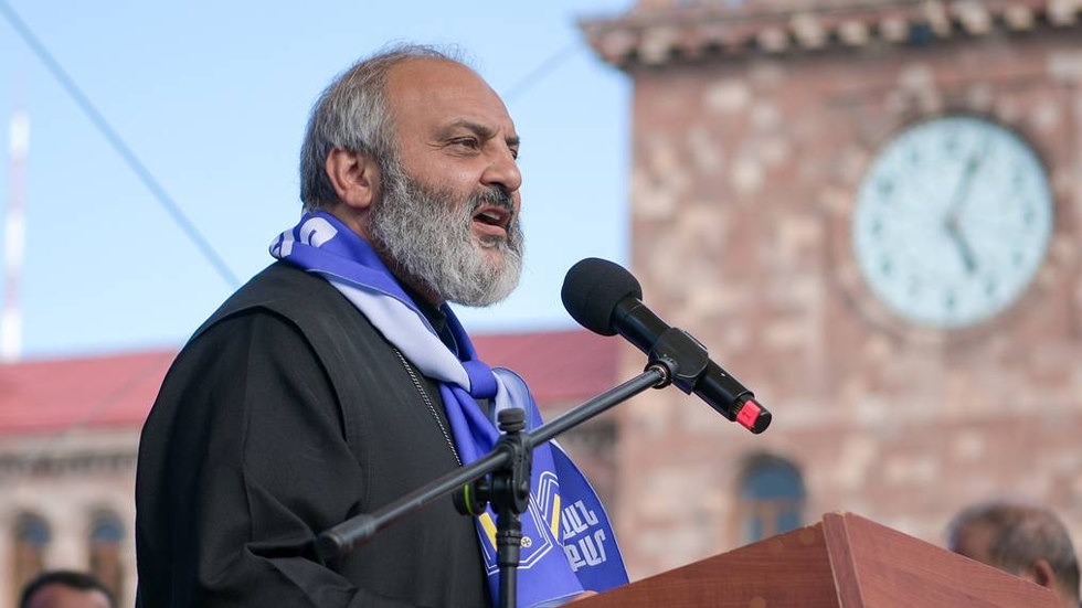 Opozicija predlaže arhiepiskopa Galstanjana za kandidata za premijera Jermenije