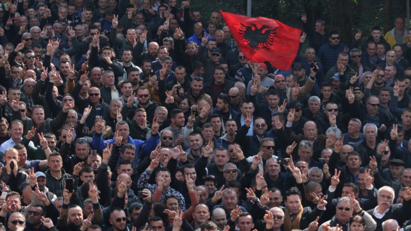 Opozicioni demonstranti u Tirani zatražili prijevremene izbore