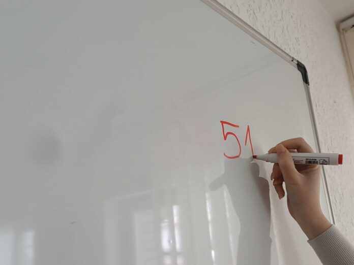 Opština Medijana kupuje 70 belih tabli za osnovne i srednje škole