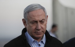 
					Optužnice protiv saradnika premijera Izraela zbog mita za nemačke podmornice 
					
									