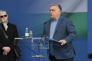 Orban: Vlada će pitati narod o sankcijama Rusiji