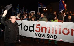 
					Organizatori protesta u Novom Sadu: Izlazimo sutra na ulice uprkos opstrukcijama režima 
					
									