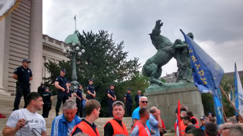 Oružari u Kragujevcu prekinuli štrajk ali najavljuju protest