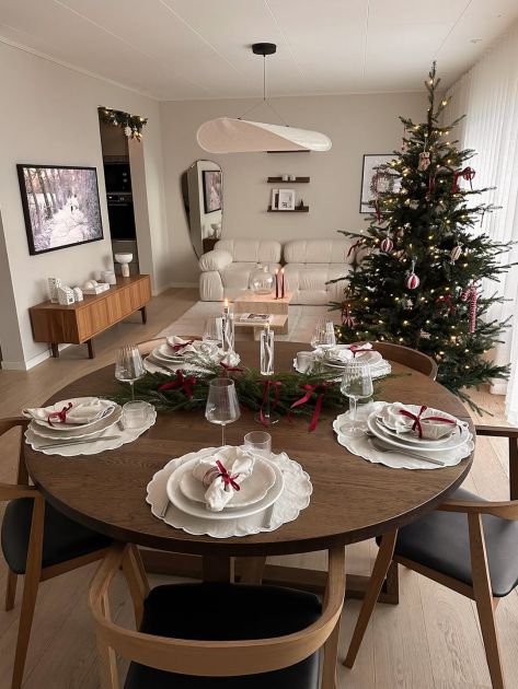 Osim jelke, tokom festive sezone ukrašavamo i trpezarijski sto – imamo i šoping vodič