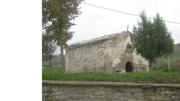 Oskrnavljena crkva u Drsniku