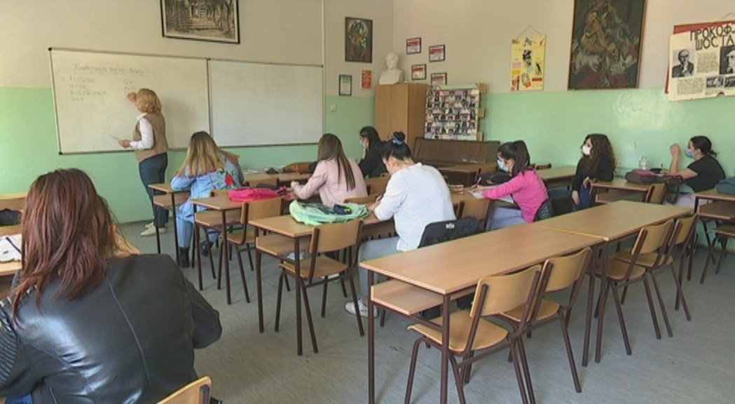 Osnovci iz Vojvodine od ponedeljka u školskim klupama, srednjoškolci po kombinovanom modelu