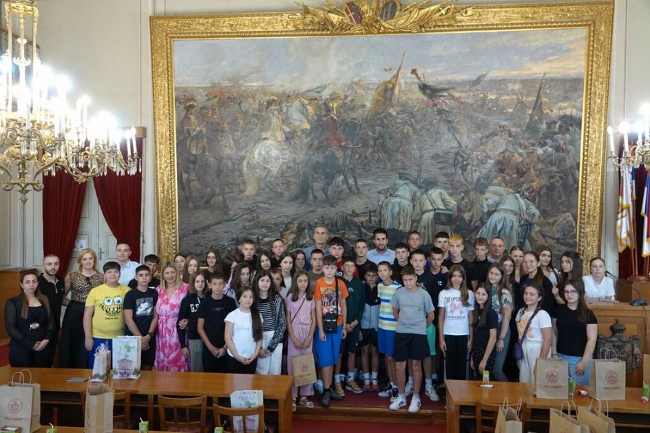 Osnovci iz Zubinog Potoka i Leposavića posetili Sombor