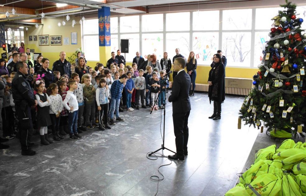 Osnovi bezbednosti dece: Ministar posetio učenike i predavače