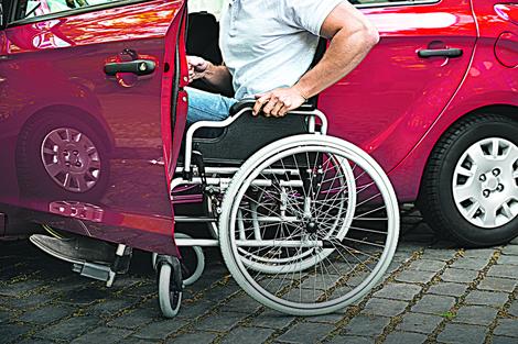 Osobe sa invaliditetom će po novom zakonu ZA POMAGALA PLAĆATI CARINU