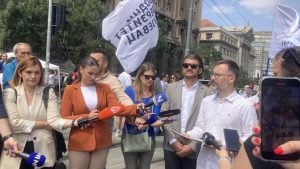 „Ostajemo ovde do ispunjenja zahteva“: Protest akademske zajednice ispred Vlade (FOTO)
