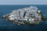 Ostrvo koje posećuje demon: U najnaseljenijem selu ljudi žive jedni na drugima