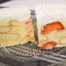 Osvežavajuća i BRZA TORTA iz ŠERPE sa jagodama i keksom – bez pečenja, gotova za 10 minuta, od sastojaka koje već imate kod kuće