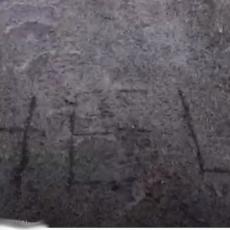 Otac i sin su slučajno našli poruku UPOMOĆ napisanu u blatu: Došli su do ZASTRAŠUJUĆEG OTKRIĆA (VIDEO)