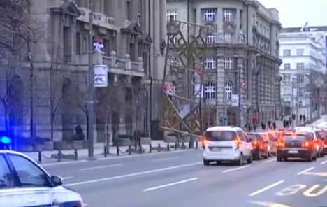 Otkinuo se novogodišnji ukras, zatvorena jedna traka beogradske Ulice kneza Miloša