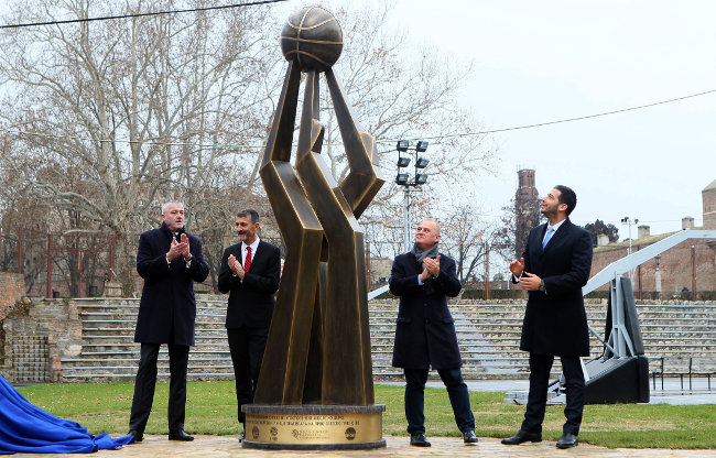 Otkriven spomenik utemeljivačima srpske i jugoslovenske košarke na Kalemegdanu