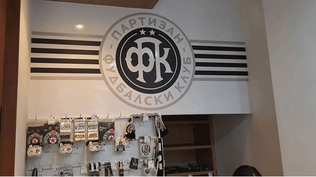 Otvoren Partizanov šop, fudbaleri se družili sa navijačima