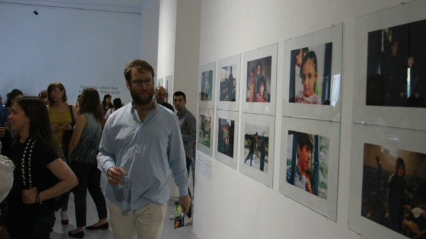 Otvorena izložba fotografija o životu izbeglica u Srbiji