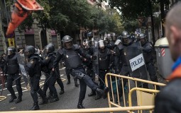 
					Zatvorena birališta u Kataloniji, raste broj povređenih 
					
									