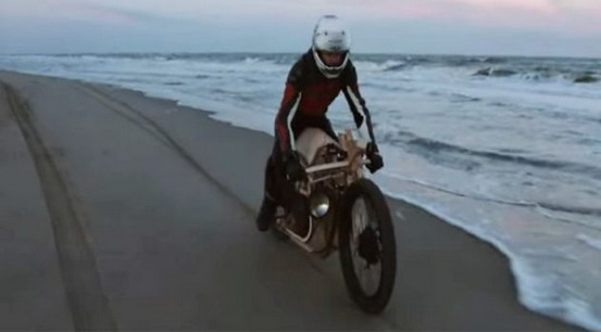 Ovaj motocikl je od drveta i kreće se na gorivo napravljeno od algi