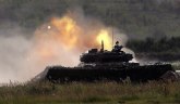 Ovaj tenk je neuništiv; Dva direktna pogotka u ruski T-72, ali on nastavlja da deluje po ciljevima VIDEO