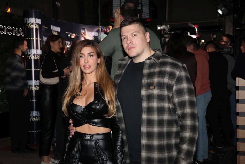 Ovako će se zvati Jelena i Slobina ćerka: Pevač otkrio koliko je srećan zbog deteta