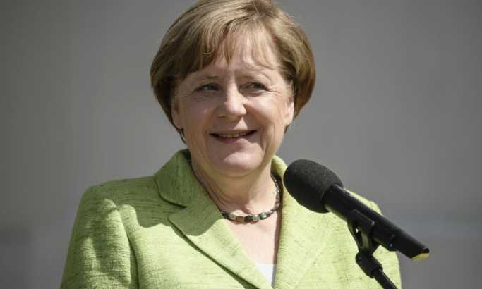 Ovako izgleda kad se čelična dama Nemačke lati mikrofona (VIDEO)
