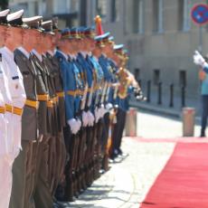 Ovako se dočekuje novi predsednik Srbije: Postavljena svečana garda i tri roda vojske (FOTO)