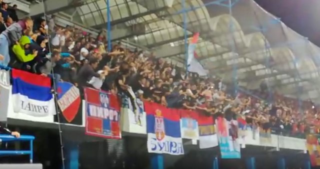 Ovako su navijači Srbije proslavili istorijski gol Crnogorcima VIDEO