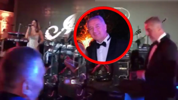 Ovakvog Mila Đukanovića nikad niste videli! Predsednik Crne Gore skočio, pa zaigrao ispred Prijovićke na svadbi svoga sina! Ova pesma
ga je najviše pogodila! (VIDEO)