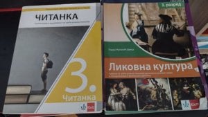 „Ovi mladi, sa kojima se suočavaju pola godine, očito im se ne sviđaju“: Šta se krije iza namere vlasti da napiše nacionalne udžbenike?