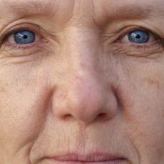 Ovih 8 znakova DOKAZUJE da tvoje lice STARI BRŽE nego što bi trebalo