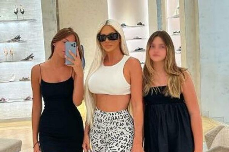 Ovo bajkovito dvorište okružuje vilu sestara Tošić: Jelena pokazala svaki kutak, a jedan detalj posebno očarava (foto)