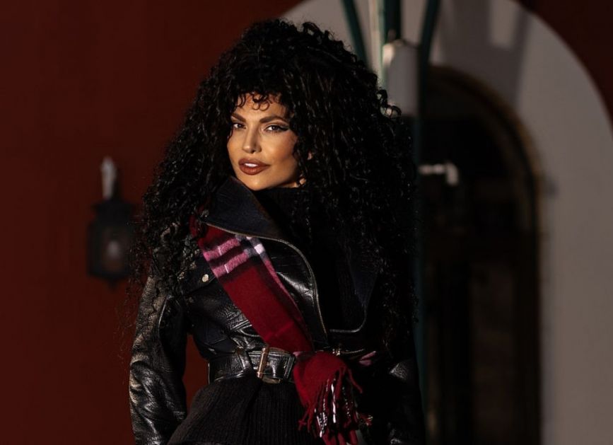 Ovo je bez sumnje najlepša jelka u Beogradu: Lidija Vukićević otvorila vrata doma na Bežaniji i otkrila prazničnu čaroliju